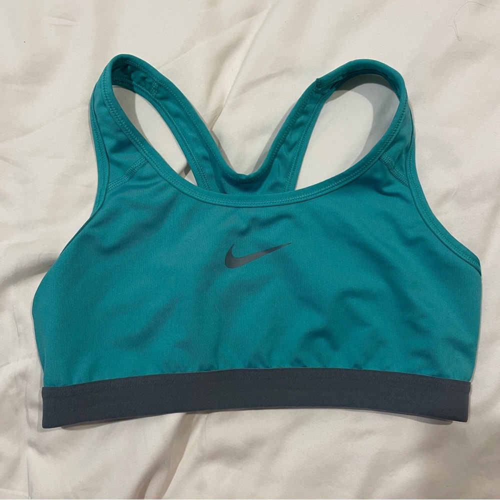 NIKE: Sports bra